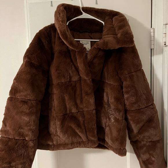 NWT Abercrombie & Fitch Women’s Faux Fur Mini Puffer size XL - Picture 3 of 6